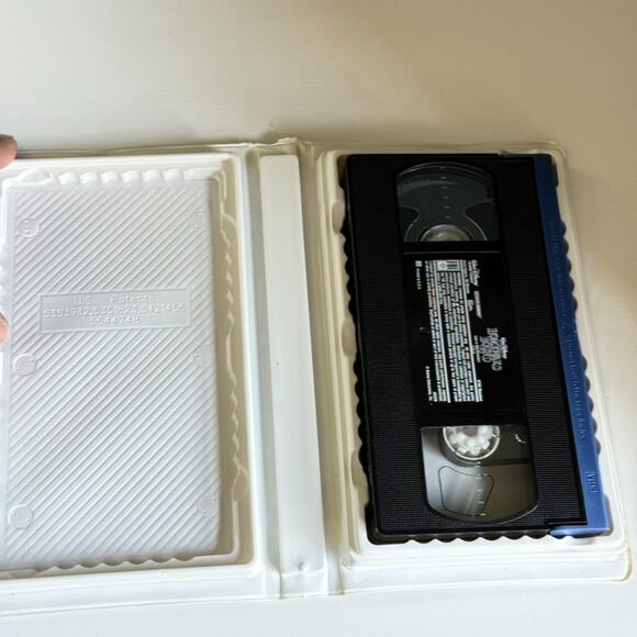 Homeward Bound II Lost In San Francisco VHS FACTORY SEALED Disney T34 - Picture 3 of 4